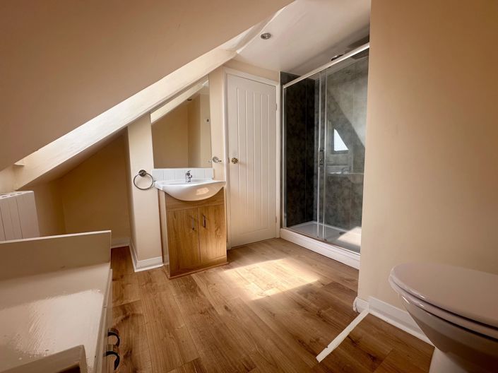 Image No.7-5 Bed House for sale