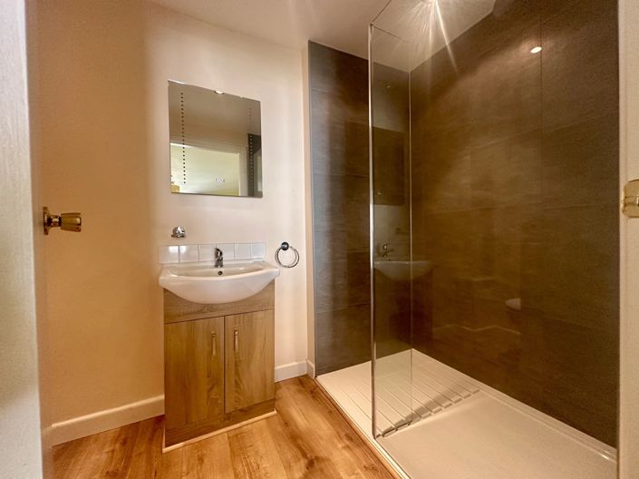 Image No.9-5 Bed House for sale