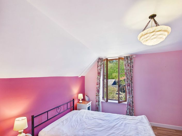 Image No.9-5 Bed House for sale