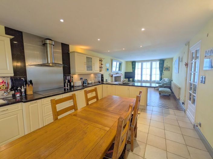 Image No.6-5 Bed Village House for sale