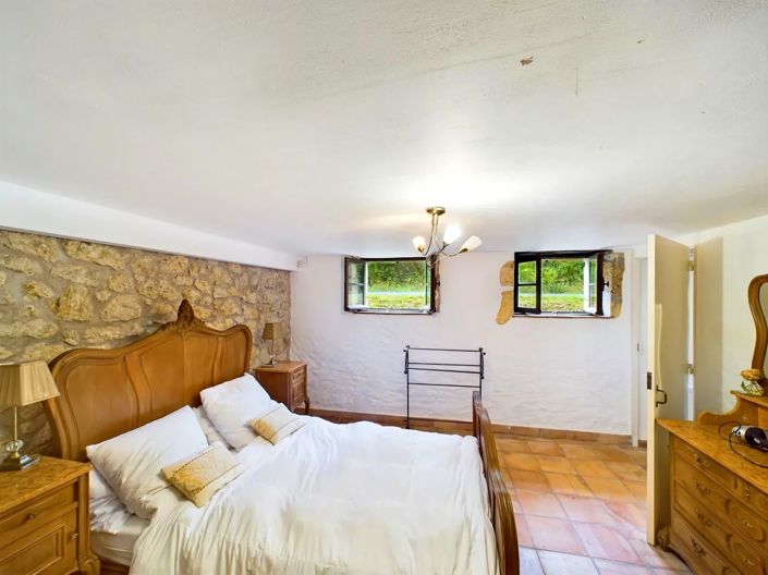 Image No.9-6 Bed House for sale