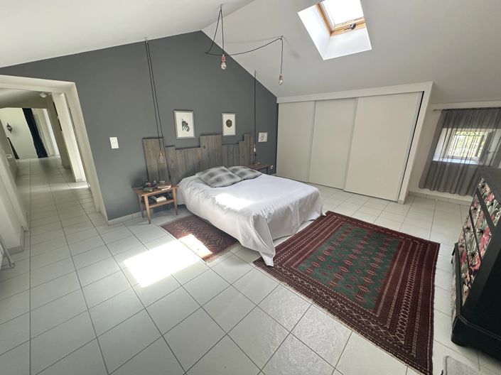 Image No.7-8 Bed House for sale