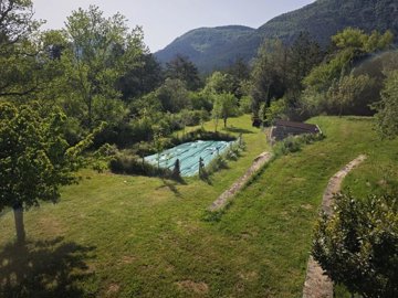 8104803b574e162e61f651bfb7d3ae5b437b30faca409