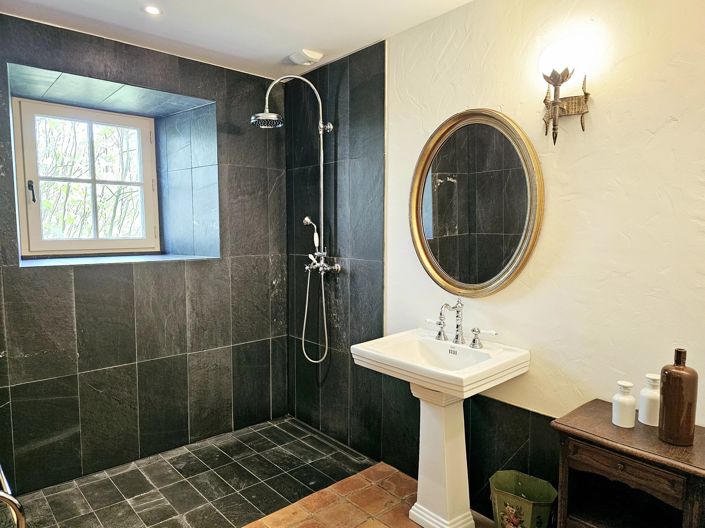 Image No.11-7 Bed House for sale