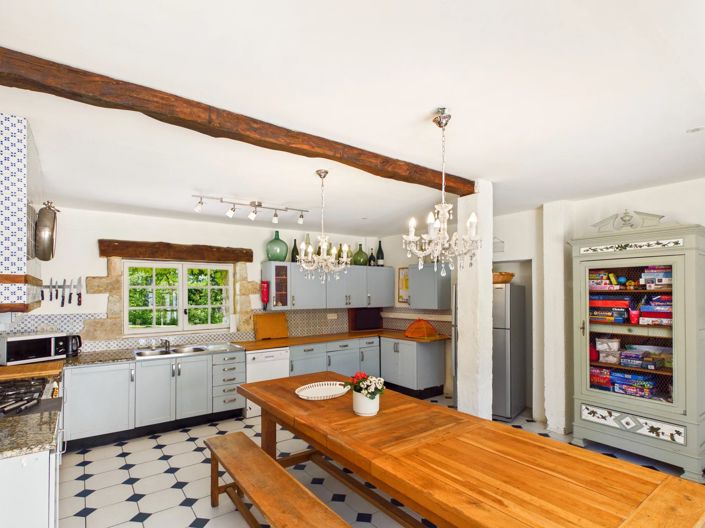 Image No.5-9 Bed House for sale