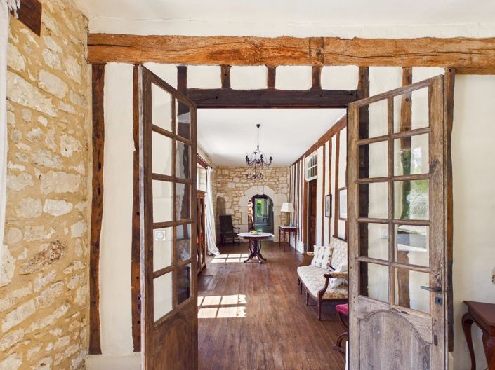 Image No.7-9 Bed House for sale