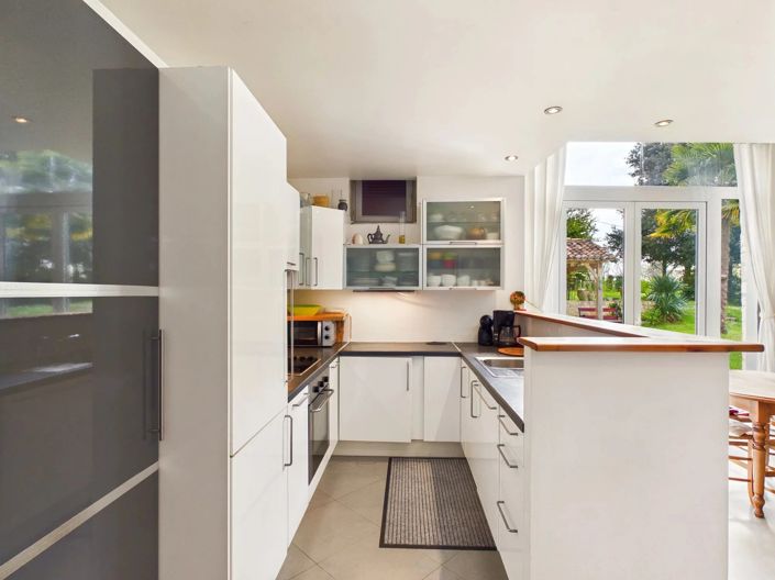 Image No.8-3 Bed House for sale