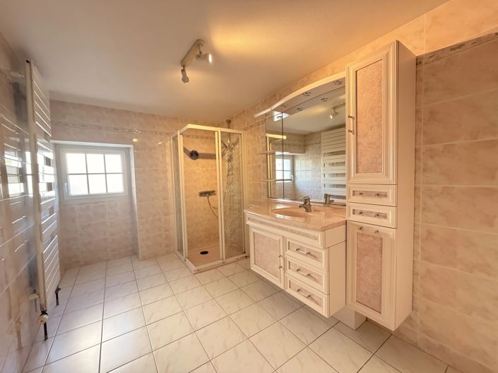 Image No.8-4 Bed House for sale