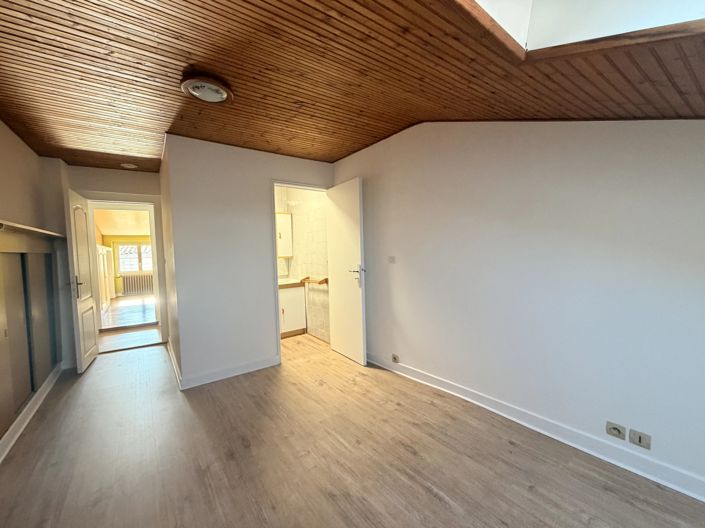 Image No.9-4 Bed House for sale