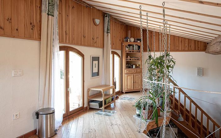 Image No.8-5 Bed House for sale