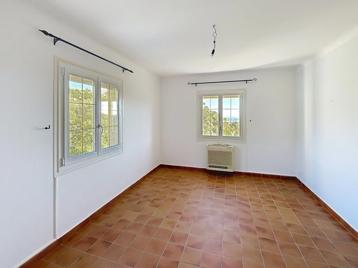 Image No.12-4 Bed House for sale