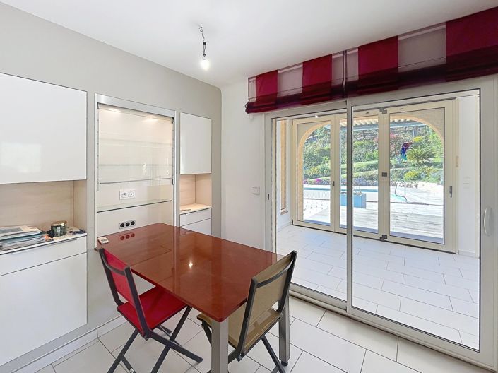 Image No.6-4 Bed House for sale