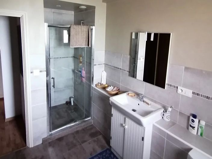 Image No.10-3 Bed House for sale