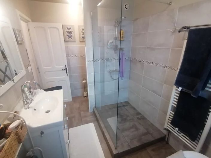 Image No.8-3 Bed House for sale