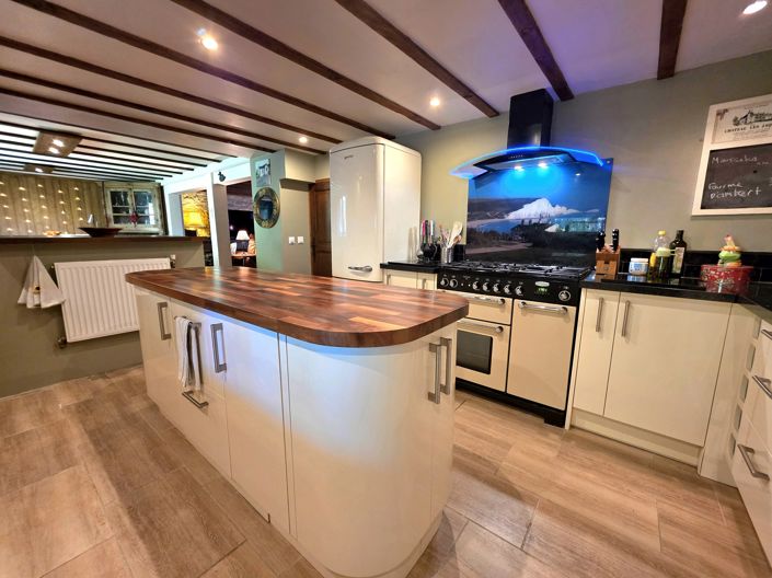 Image No.3-3 Bed House for sale