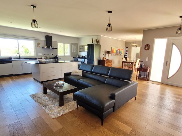 Image No.7-4 Bed House for sale