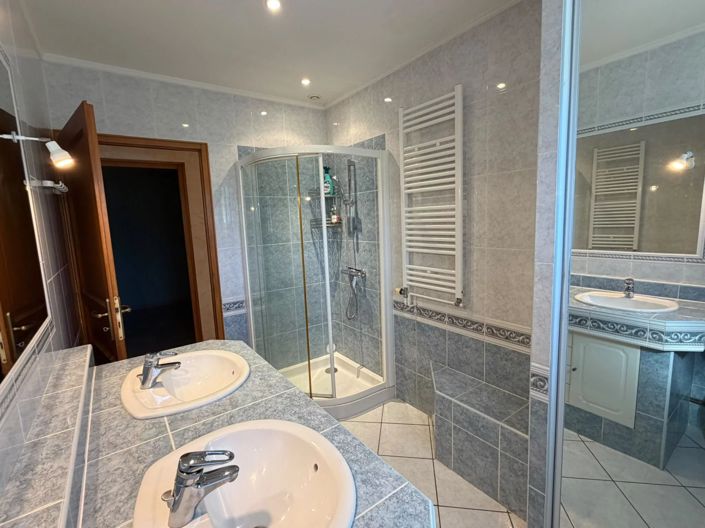 Image No.6-3 Bed House for sale