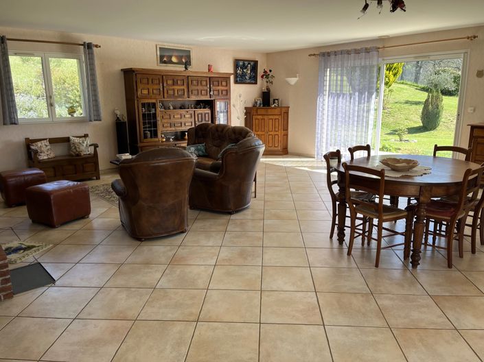 Image No.8-3 Bed House for sale