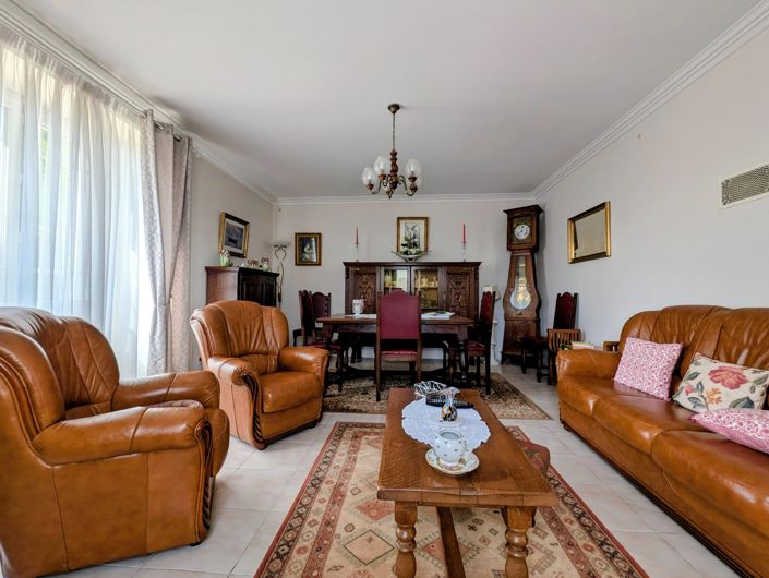 Image No.5-2 Bed House for sale