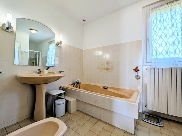 Image No.9-2 Bed House for sale