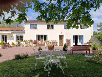 1 - Charente-Maritime, Village House