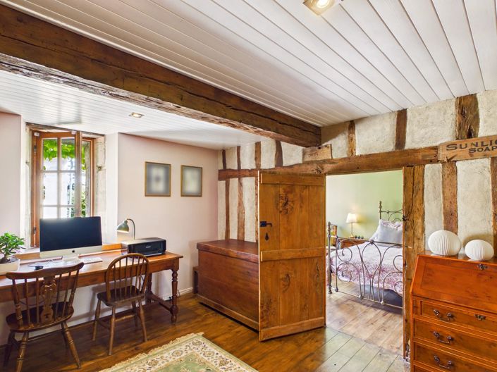 Image No.8-6 Bed House for sale
