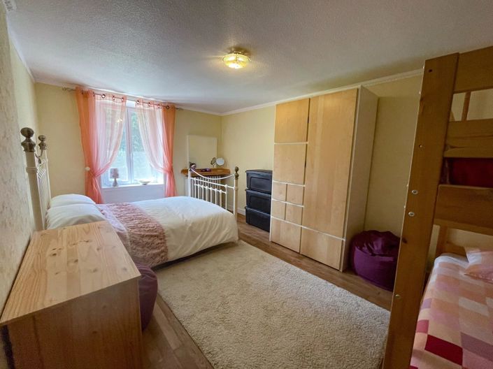 Image No.10-7 Bed House for sale