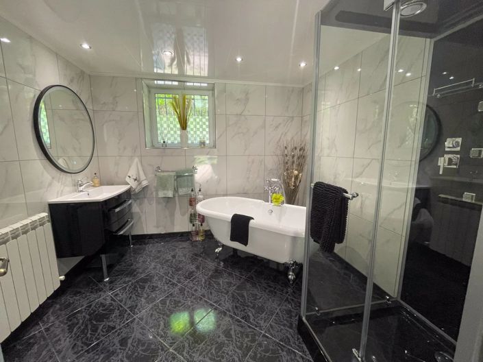 Image No.5-7 Bed House for sale