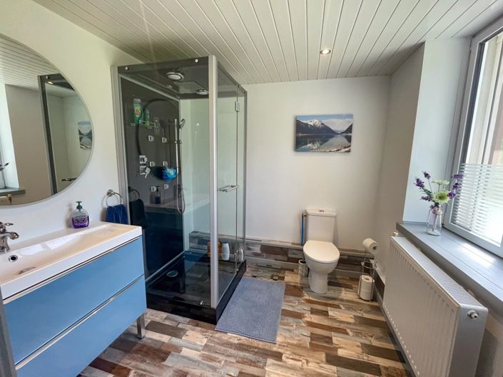 Image No.8-7 Bed House for sale