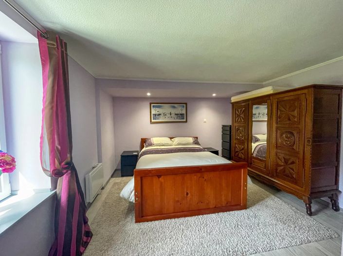 Image No.9-7 Bed House for sale