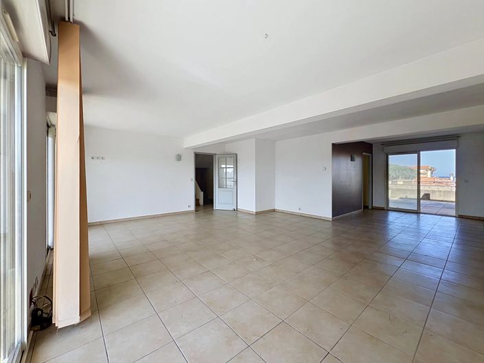 Image No.6-4 Bed Property for sale