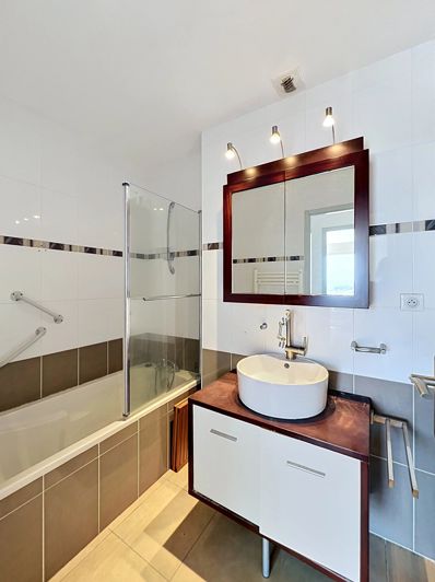 Image No.9-4 Bed Property for sale