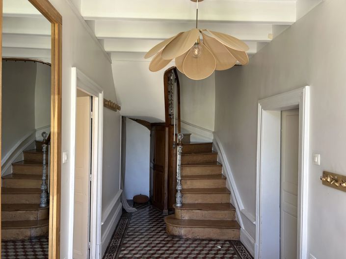 Image No.6-5 Bed House for sale