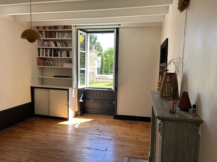 Image No.7-5 Bed House for sale