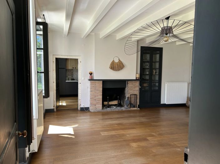 Image No.8-5 Bed House for sale