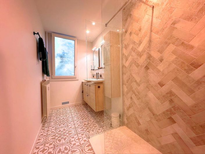 Image No.8-3 Bed Property for sale