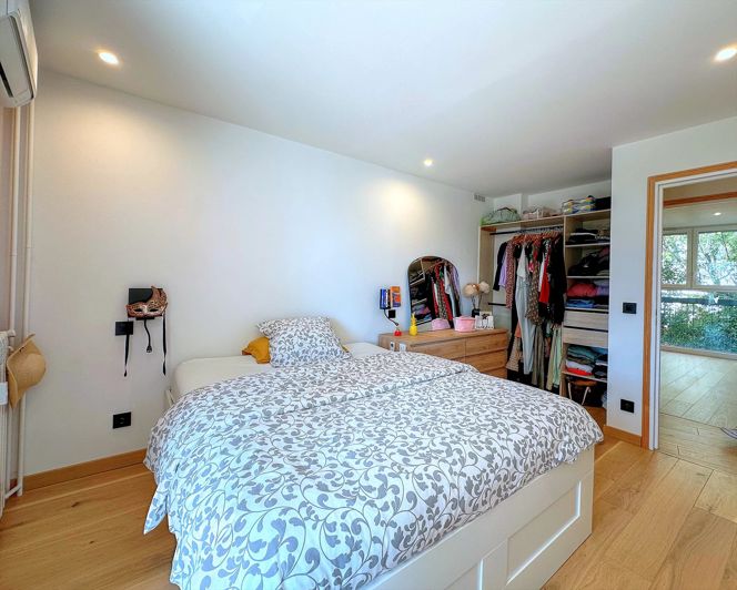 Image No.9-3 Bed Property for sale