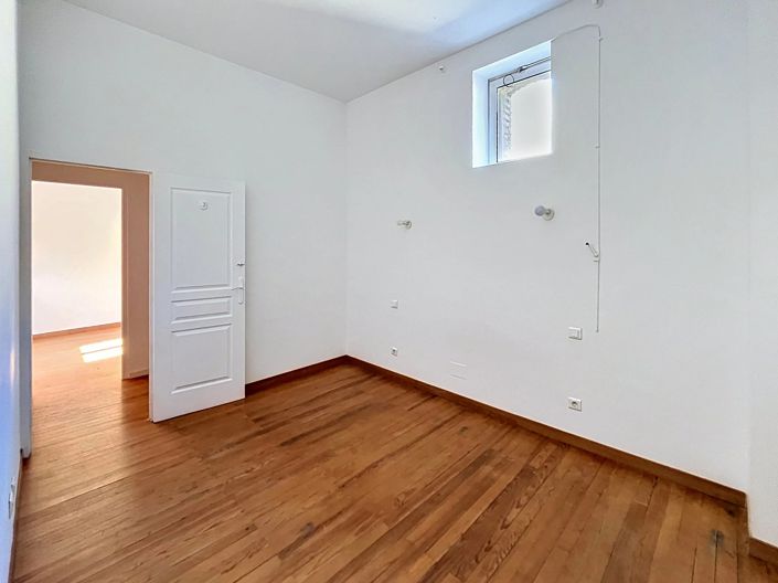 Image No.14-3 Bed Property for sale