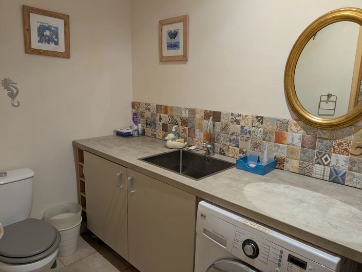 Image No.6-5 Bed House for sale