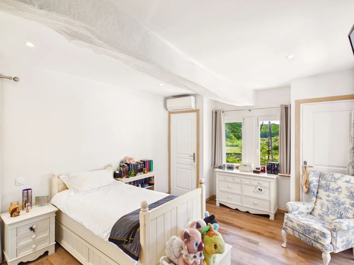 Image No.5-10 Bed House for sale