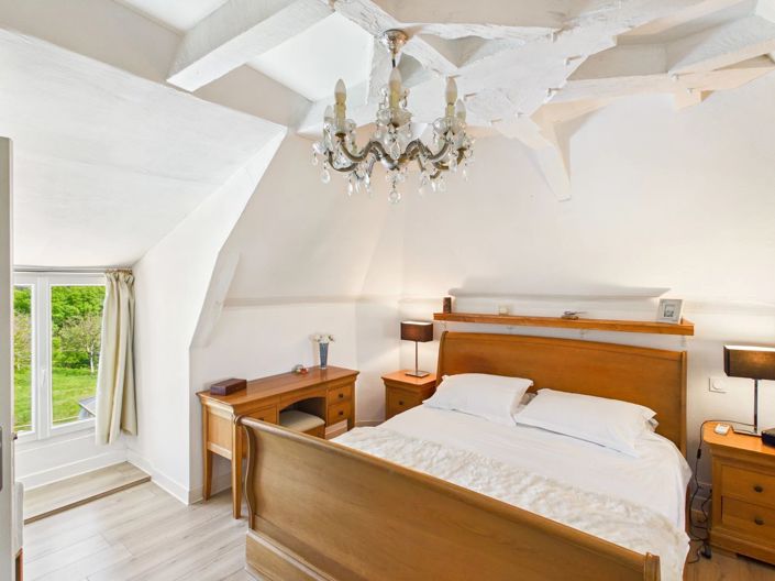 Image No.7-10 Bed House for sale