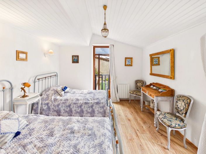 Image No.15-6 Bed Village House for sale