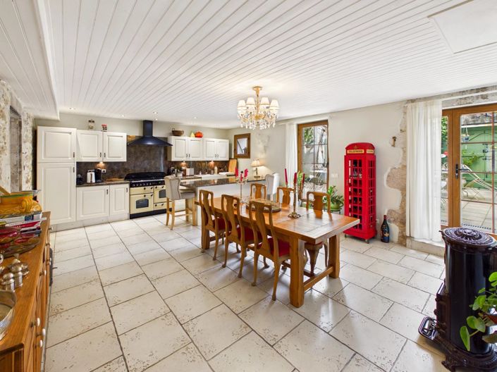 Image No.8-6 Bed Village House for sale