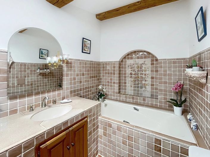 Image No.6-4 Bed House for sale