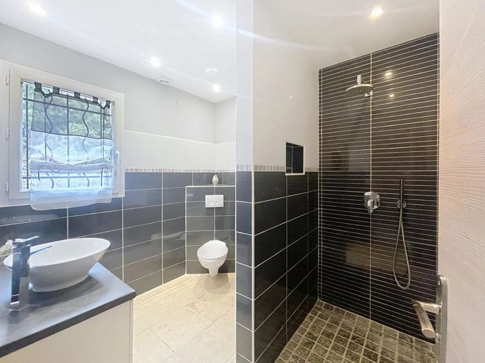 Image No.11-3 Bed House for sale