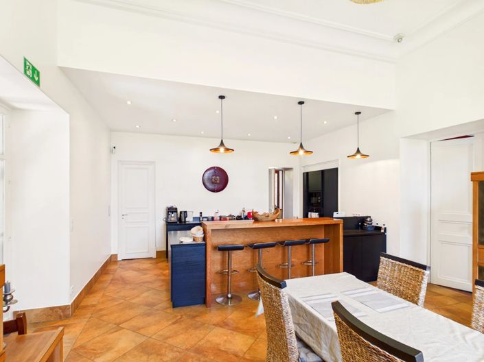 Image No.8-8 Bed House for sale