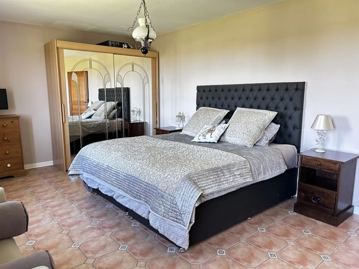 Image No.10-4 Bed House for sale