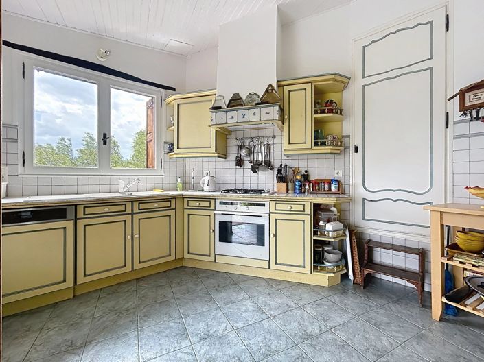 Image No.8-4 Bed House for sale
