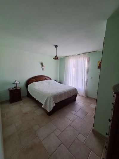 Image No.10-5 Bed House for sale