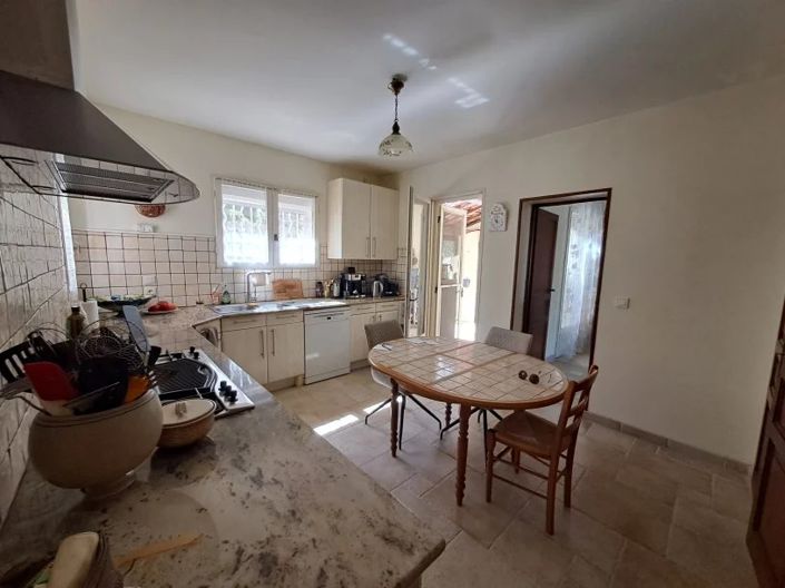 Image No.8-5 Bed House for sale